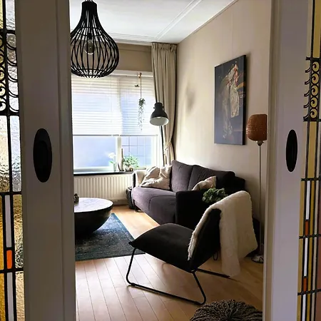 Apartment Sfeervolle Parterre-suite Met Tuin Bij Centrum En Station *