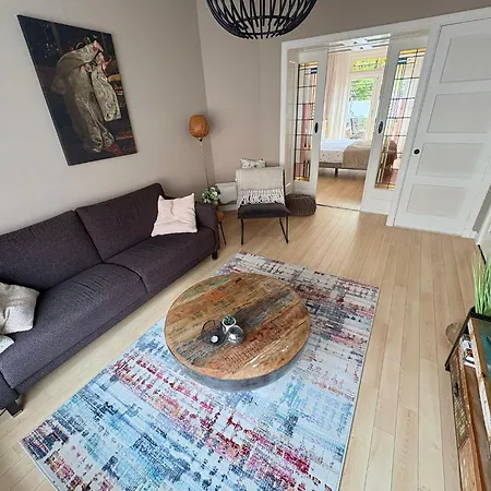 Апартаменты Sfeervol Appartement Met Tuin Bij Centrum & Station