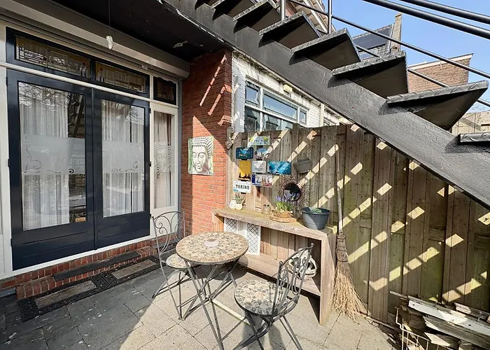 Apartment Sfeervolle Parterre-suite Met Tuin Bij Centrum En Station