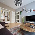 Sfeervolle Benedenverdieping Met Tuin Bij Centrum & Station *